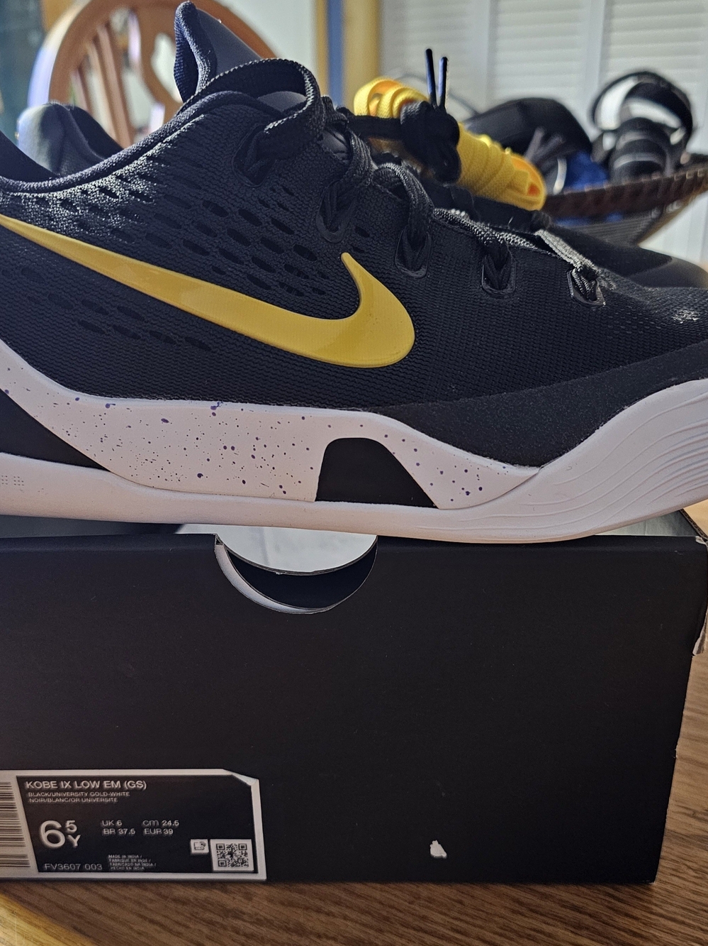 Nike Kobe 9 Low EM GS "Lakers Away" (Style Code: FV3607-003) in a size 6.5Y